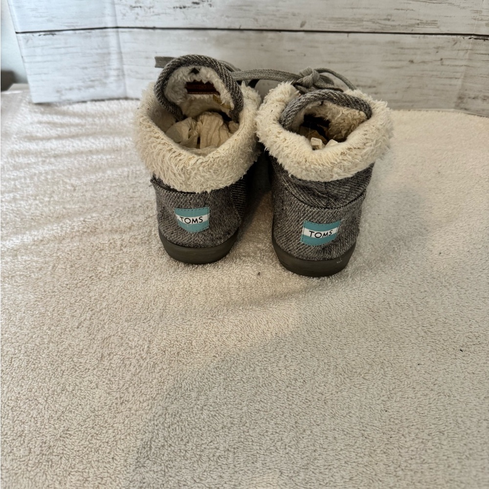 Vintage Toms Shearling Boots - Picture 2 of 7